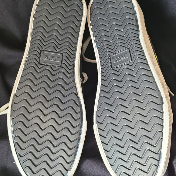 Toms Marvel Shoes - Picture 3 of 7